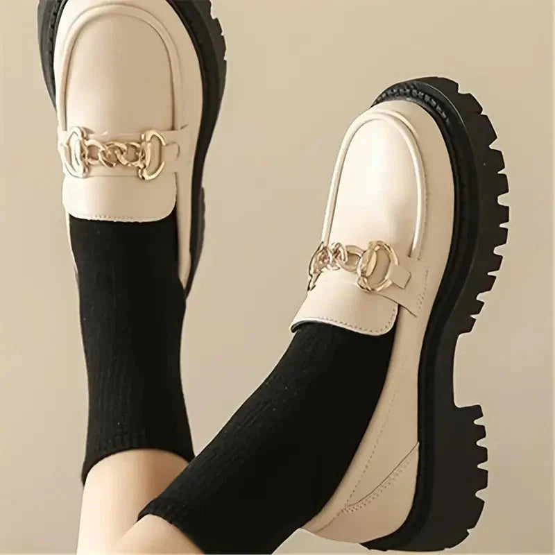 Zwarte Chunky Loafers met Kettingdetail – Luxe & Stoer – Hannah