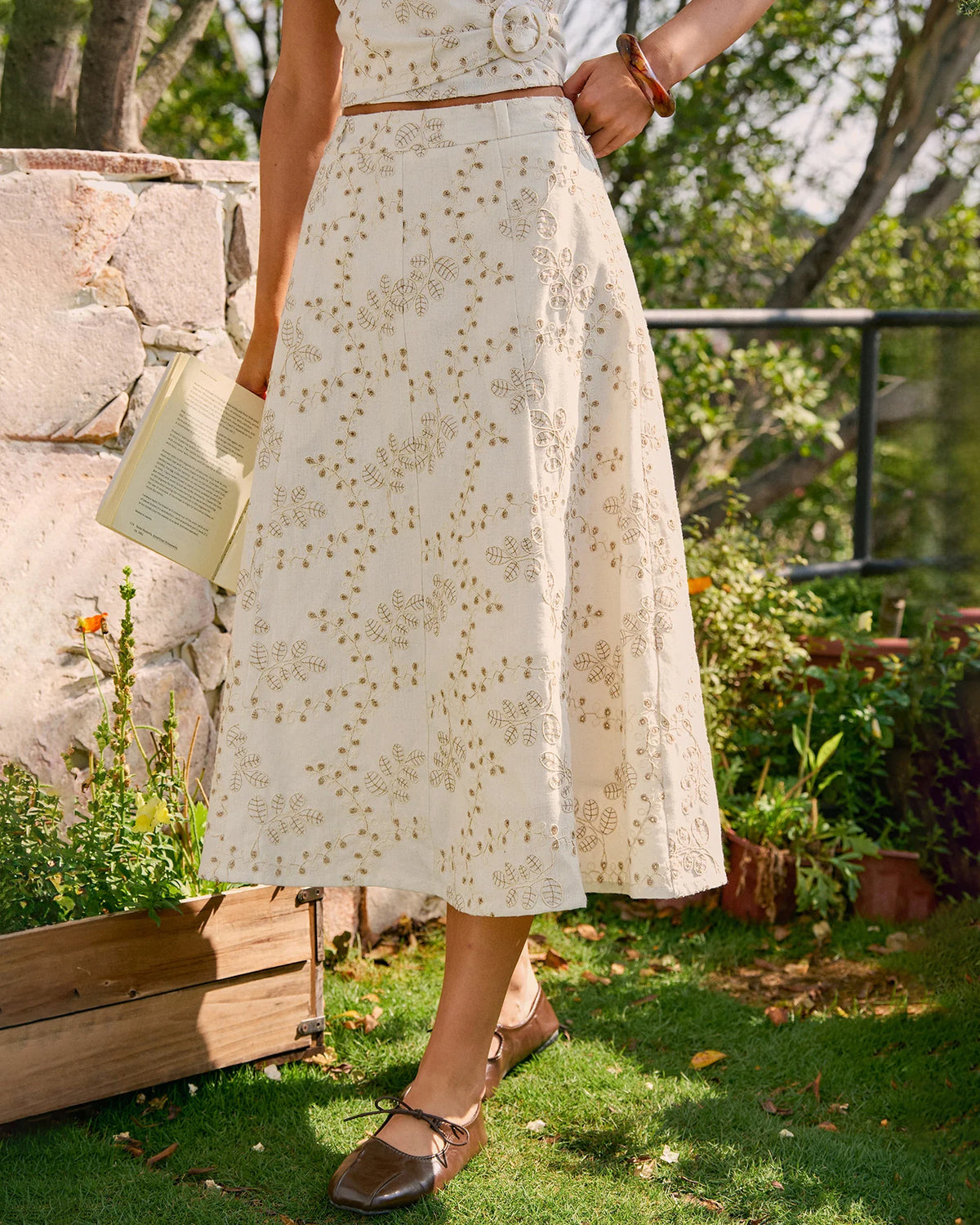Beige Midi Rok met Borduursel – Verfijnd & Vrouwelijk – Hilde