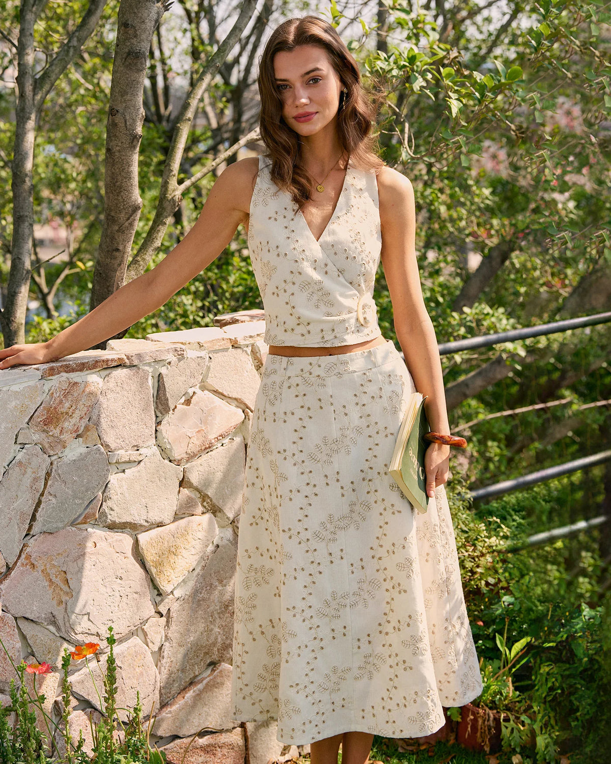 Beige Midi Rok met Borduursel – Verfijnd & Vrouwelijk – Hilde