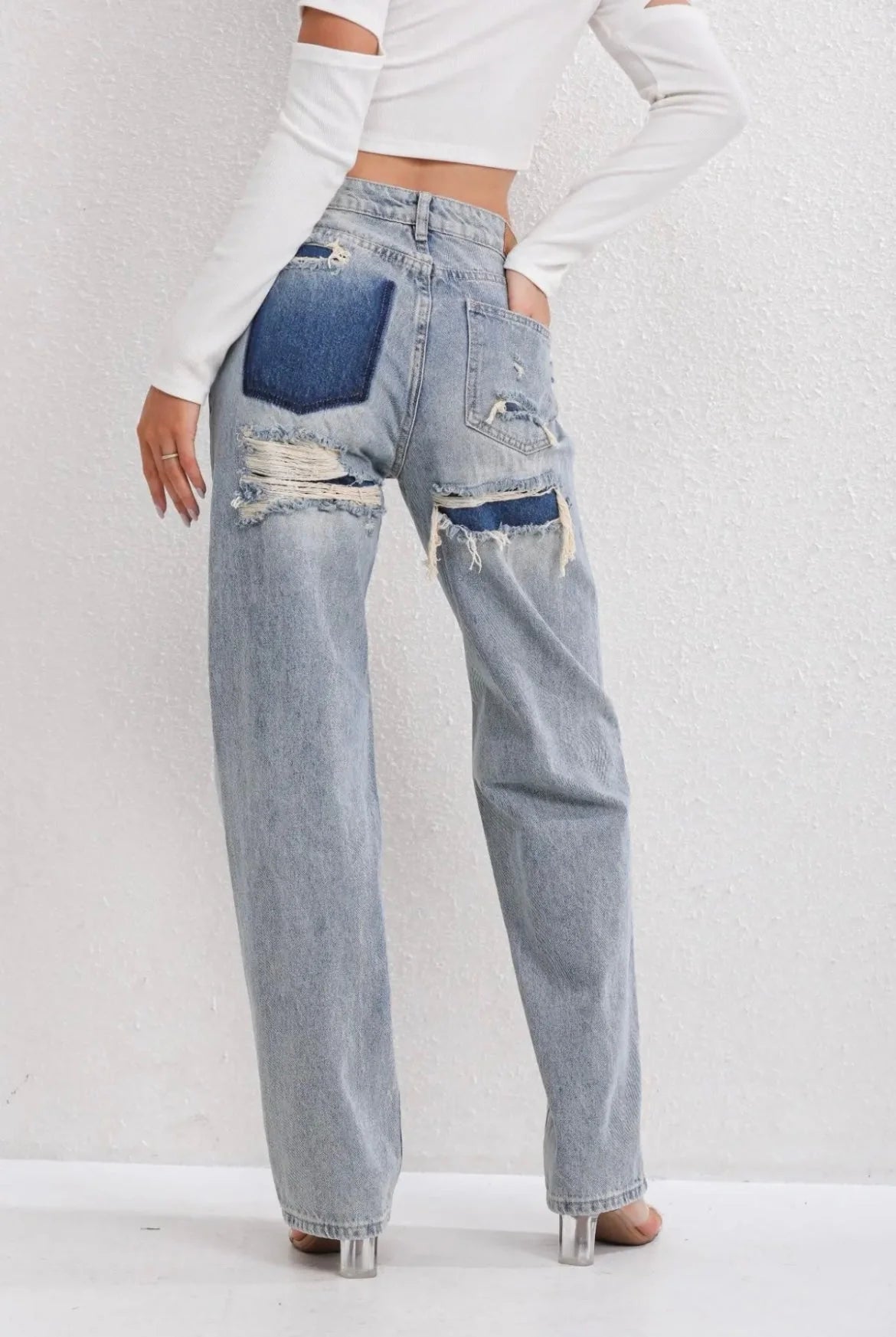 Vintage Ripped Jeans met Patchwork Detail – Edgy & Uniek – Indra