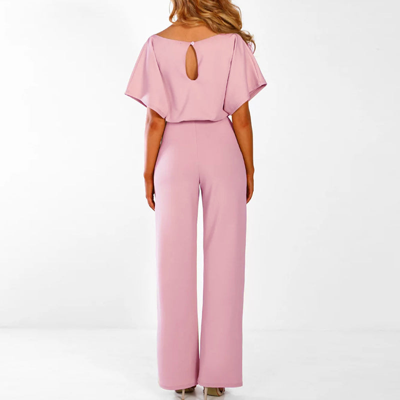 Achterkant van de jumpsuit met vleermuismouwen in roze, met druppelvormige opening in de rug