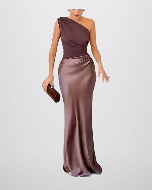 Asymmetrische maxi jurk met one shoulder en gedrapeerd lijfj