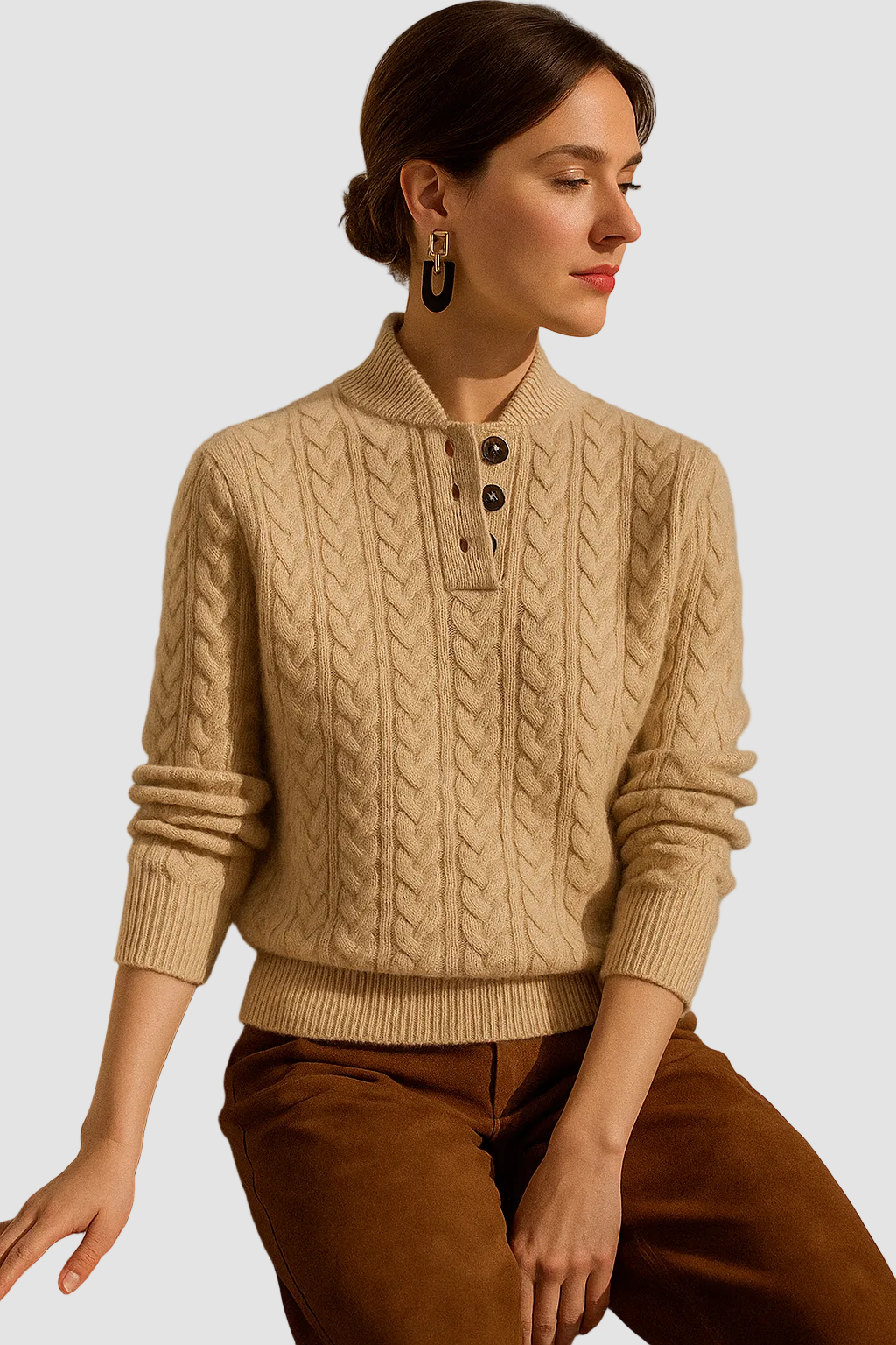 Kabelgebreide dames trui met knoopsluiting in beige, zijaanzicht