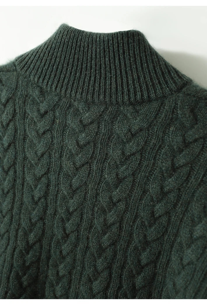 Kabelgebreide dames trui met knoopsluiting in donkergroen, detail kraag