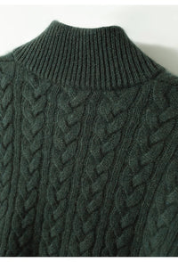 Kabelgebreide dames trui met knoopsluiting in donkergroen, detail kraag