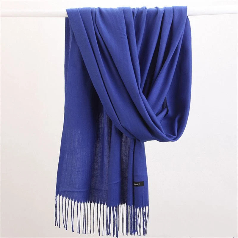 Klassieke effen dames sjaal met kasjmierlook en franjes in blauw