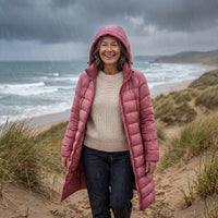 Lange roze puffer jas tot over de heup met vaste capuchon