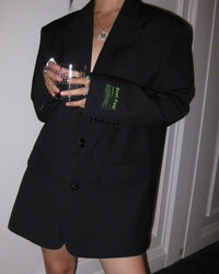 Zwarte oversized blazer voor dames met knoopjes aan de manchet en klepzakken