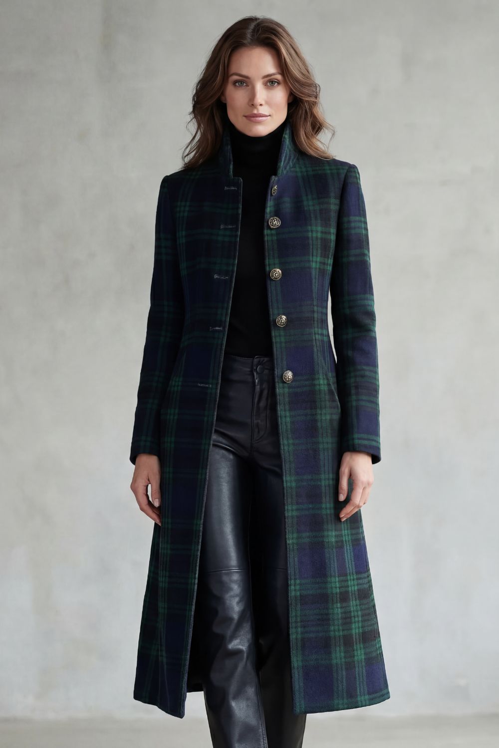 Lange tartan mantel dames blauwgroen, vooraanzicht open over zwarte coltrui