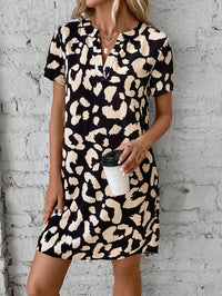 Minimalistische Jurk met Effen Design en Comfortabele Pasvorm – Clean & Veelzijdig – Léontine