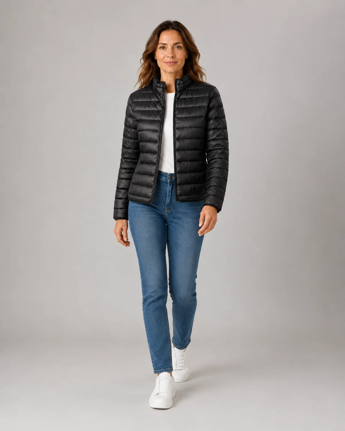 Zwarte lichte puffer jas dames tot op de heup, volledige look