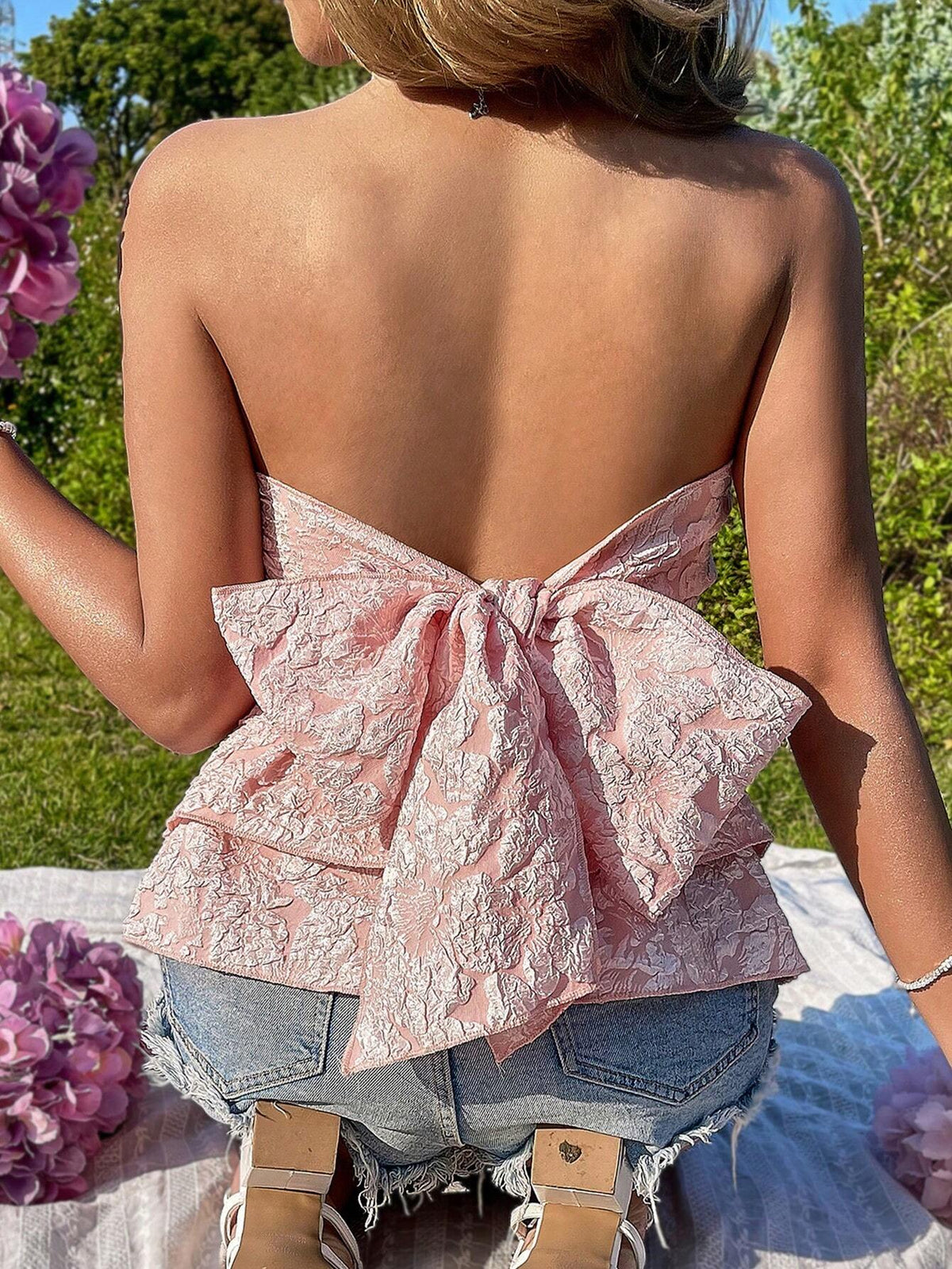 Strapless Top met Bloemenreliëf en Striksluiting – Luchtig & Vrouwelijk – Lieke