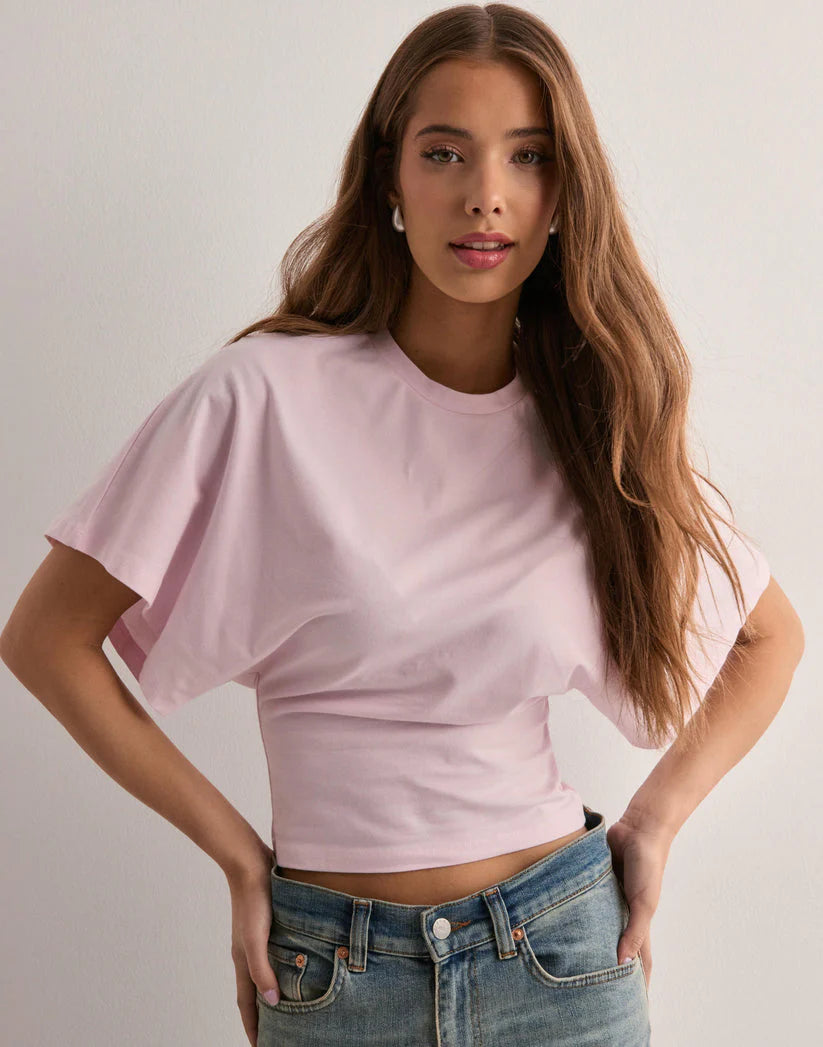 Crop Top met Wijde Mouwen en Geplooide Voorkant – Speels & Vrouwelijk – Linde