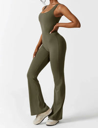 Flared Jumpsuit met V-Rug en Scrunch-Detail – Sportief & Flatterend – Loane