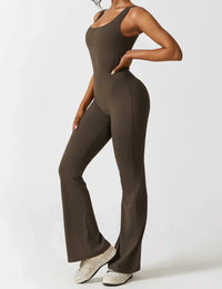 Flared Jumpsuit met V-Rug en Scrunch-Detail – Sportief & Flatterend – Loane