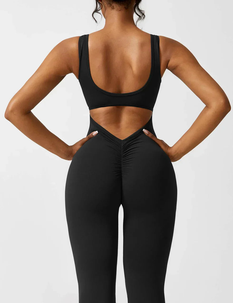 Flared Jumpsuit met V-Rug en Scrunch-Detail – Sportief & Flatterend – Loane