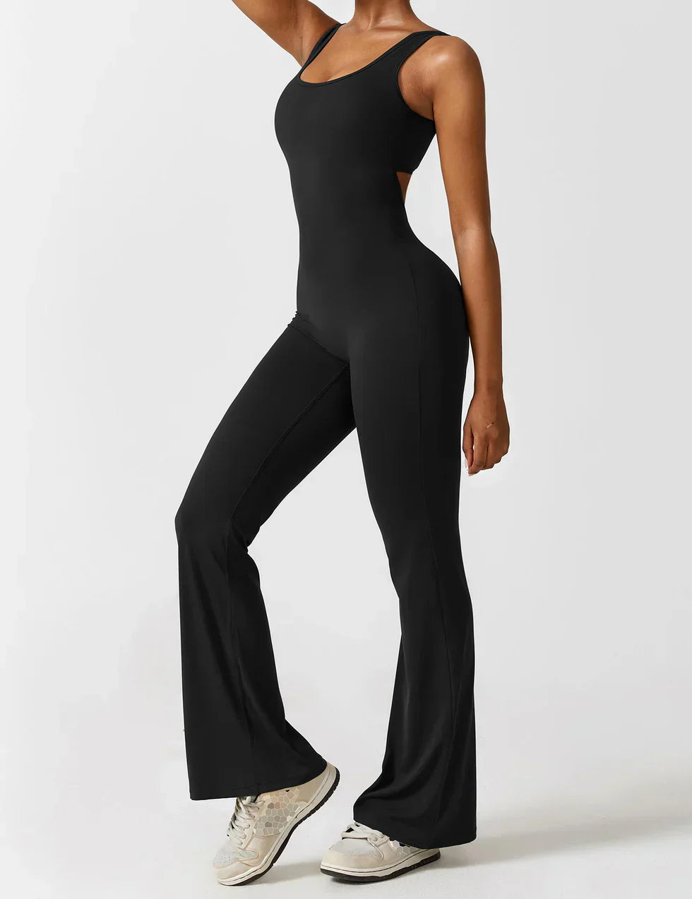 Flared Jumpsuit met V-Rug en Scrunch-Detail – Sportief & Flatterend – Loane