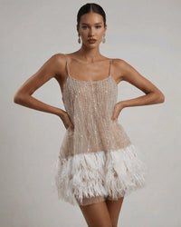 Beige Feestelijke Mini Jurk met Off-Shoulder Hals en Gelaagde Overlay – Glamoureus & Verfijnd – Lorène