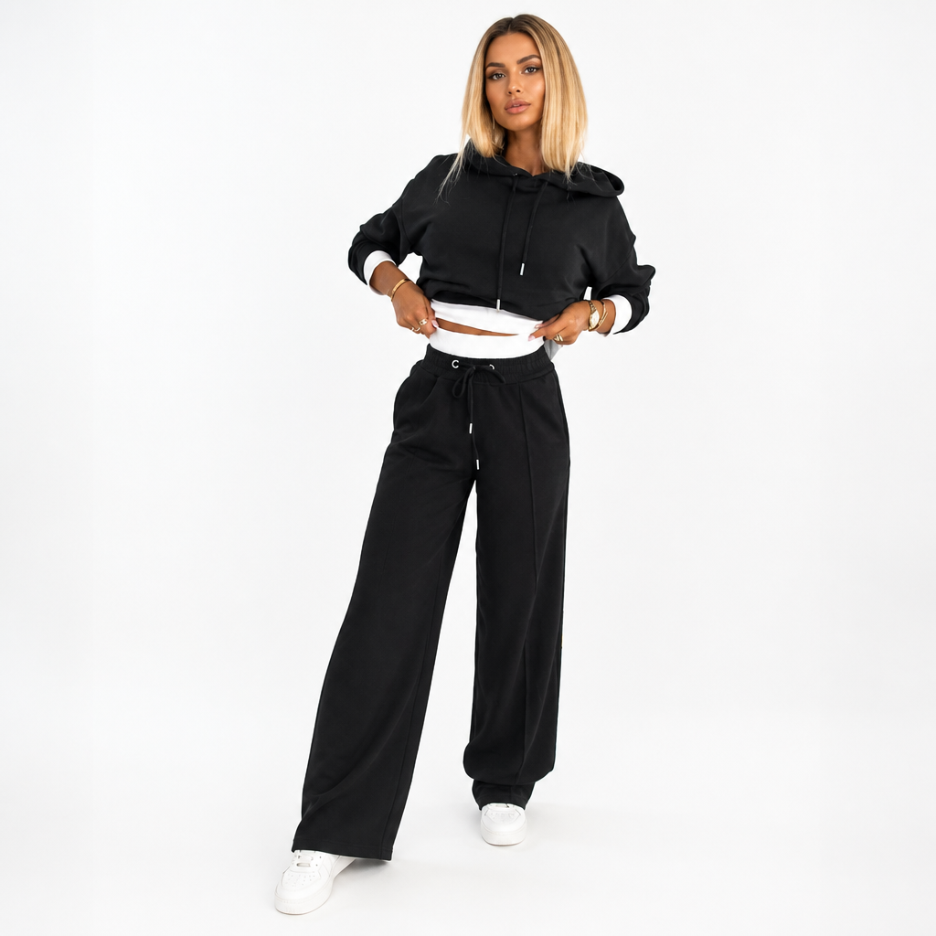 Zwarte tweedelige loungeset met cropped hoodie en wijde broek, volledige look