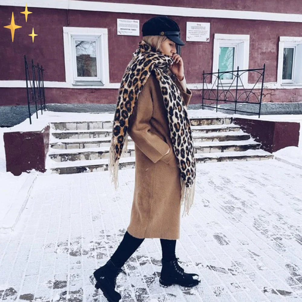 Oversized dames sjaal met luipaardprint en franjes
