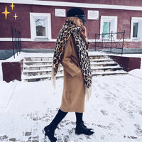 Oversized dames sjaal met luipaardprint en franjes