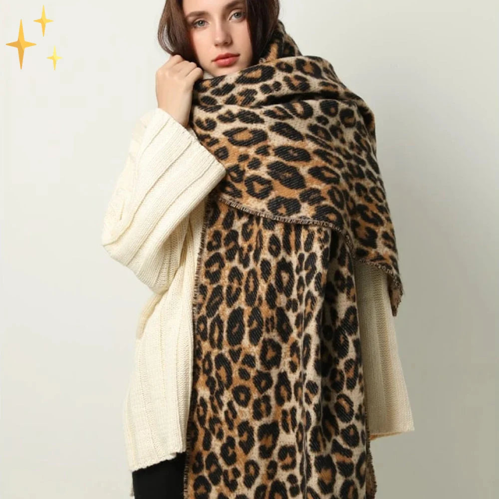 Sjaal in luipaardprint in een winterse outfit