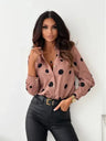 Blouse met Stippenprint en Klassieke Kraag – Tijdloos & Veelzijdig – Madelief