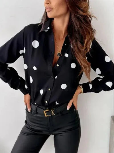 Blouse met Stippenprint en Klassieke Kraag – Tijdloos & Veelzijdig – Madelief