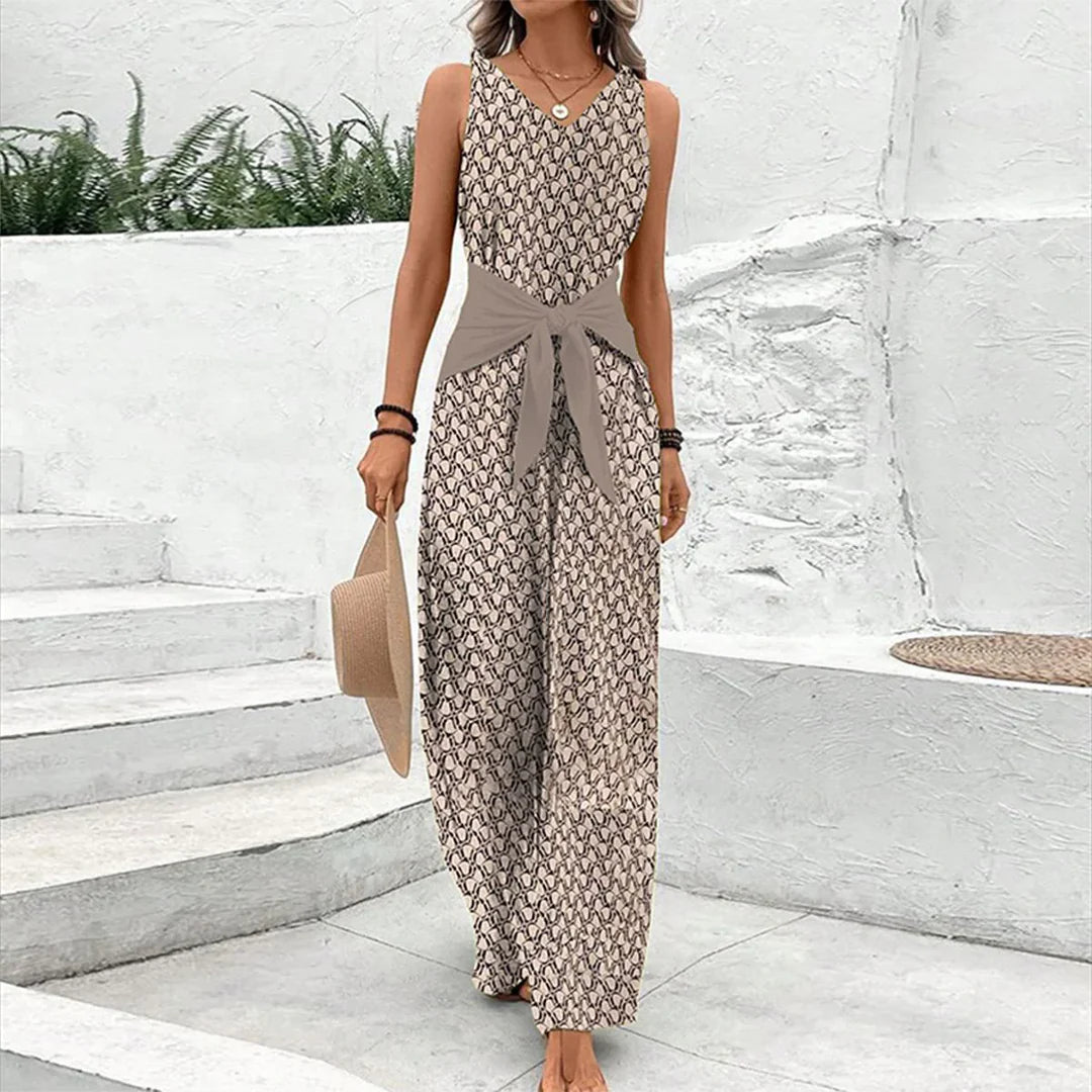 Mouwloze Jumpsuit met V-hals en Verstelbare Strikceintuur – Luchtig & Moeiteloos – Manoline
