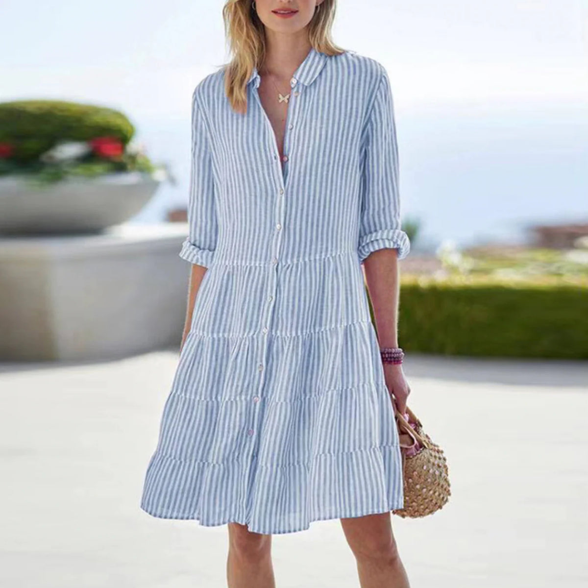 Blousejurk met Knoopsluiting, Gelaagde Rok en Opgerolde Mouwoptie – Luchtig & Bohemian – Marélie