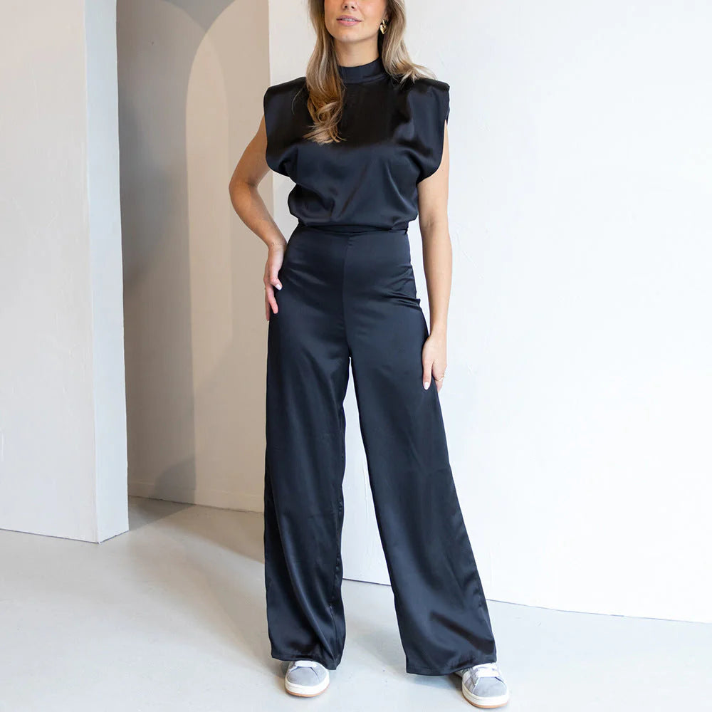Satijnlook Jumpsuit met Wijde Pijpen en Open Rug – Elegant & Feestelijk – Mareline