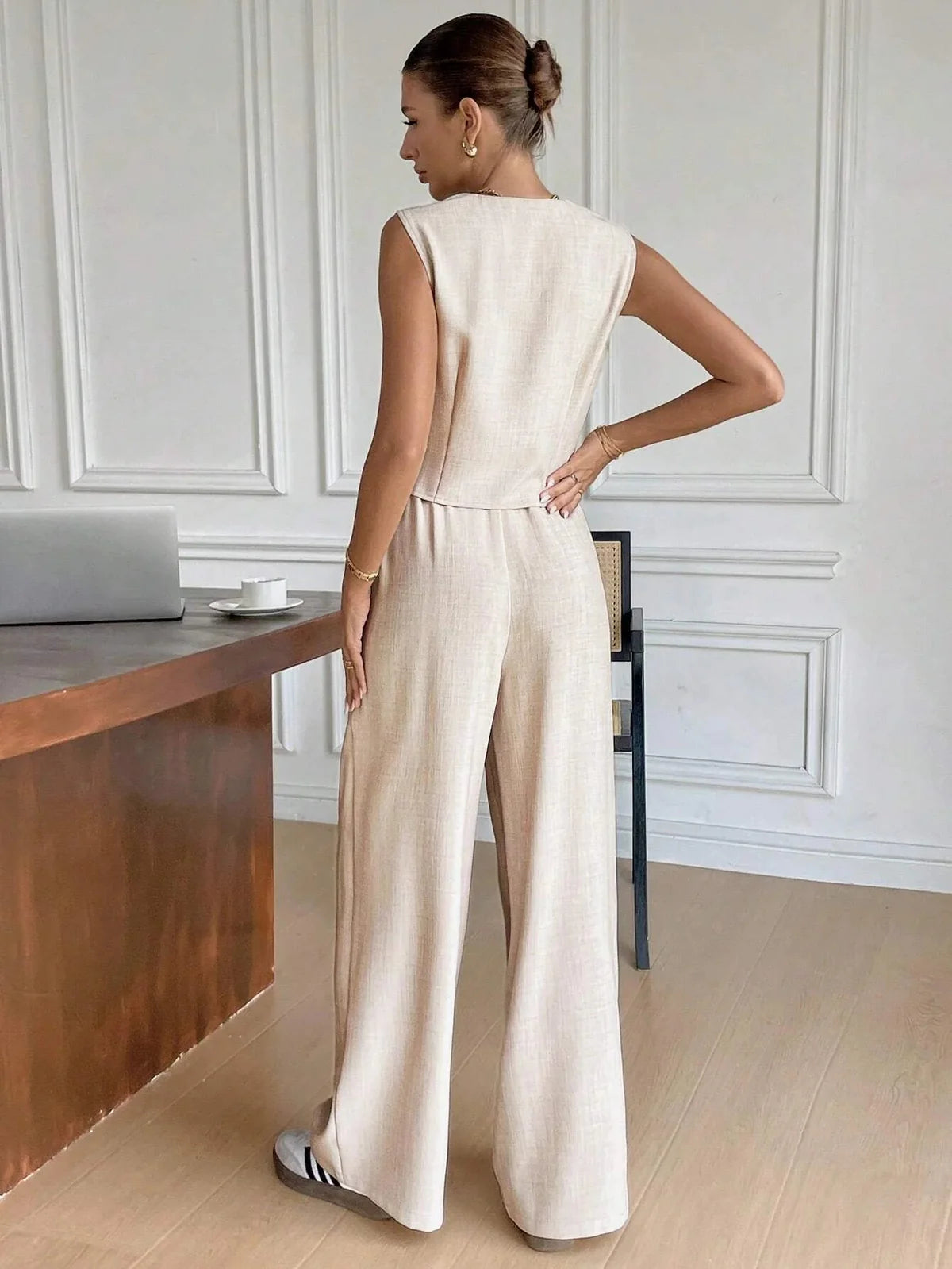 Set met Mouwloos Vest en Wijde Broek – Modern & Verzorgd – Maÿlie