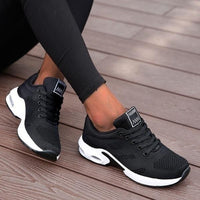 Zwarte dames sneakers met veters en luchtkussen in de hak