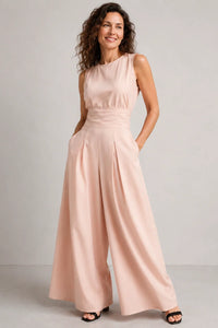Roze mouwloze jumpsuit met brede tailleband voor een bruiloft