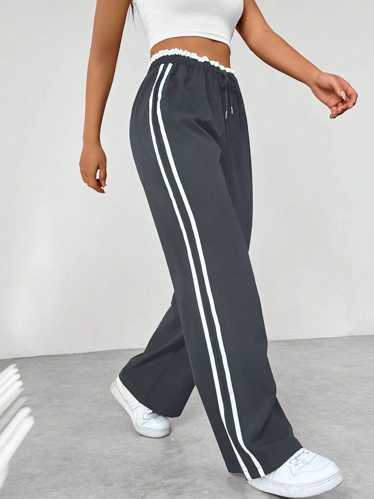 Sportieve Joggingbroek met Wijde Pijpen en Elastische Taille – Comfortabel & Modern – Naïla