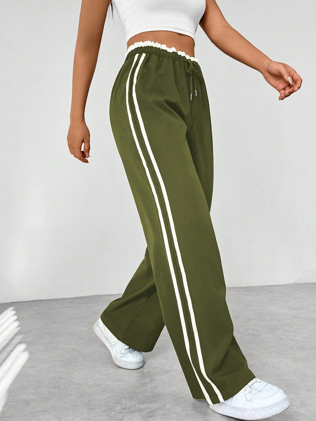 Sportieve Joggingbroek met Wijde Pijpen en Elastische Taille – Comfortabel & Modern – Naïla