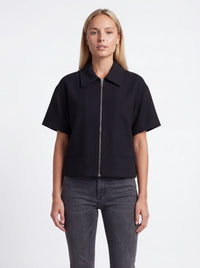 Oversized Blouse Jacket in Zwart met Korte Mouwen en Ritssluiting – Modern & Minimalistisch – Noëline