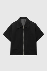 Oversized Blouse Jacket in Zwart met Korte Mouwen en Ritssluiting – Modern & Minimalistisch – Noëline