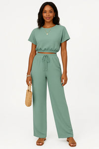 Tweedelige Set met Crop Top en Wijde Broek met Trekkoord – Trendy & Comfortabel – Nolvine
