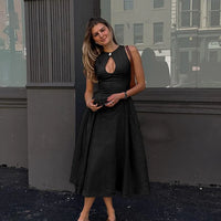 Dames Maxi Jurk met Uitsnede Halslijn en Knopdetails – Elegant & Tijdloos – Nyvera