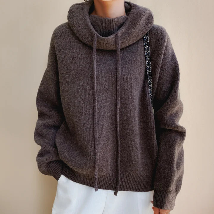 Bruine oversized trui met col en trekkoord, vooraanzicht