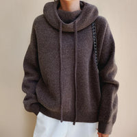 Bruine oversized trui met col en trekkoord, vooraanzicht