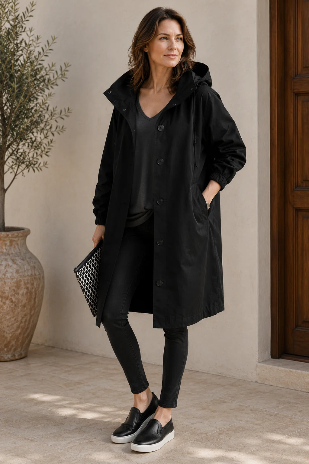 Zwarte oversized damesjas met knoopsluiting, vooraanzicht