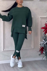 Vrouw in donkergroene loungeset met oversized sweater en legging