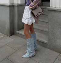 Denim Knielaarzen met Edgy Details – Trendy & Statement – Pippa