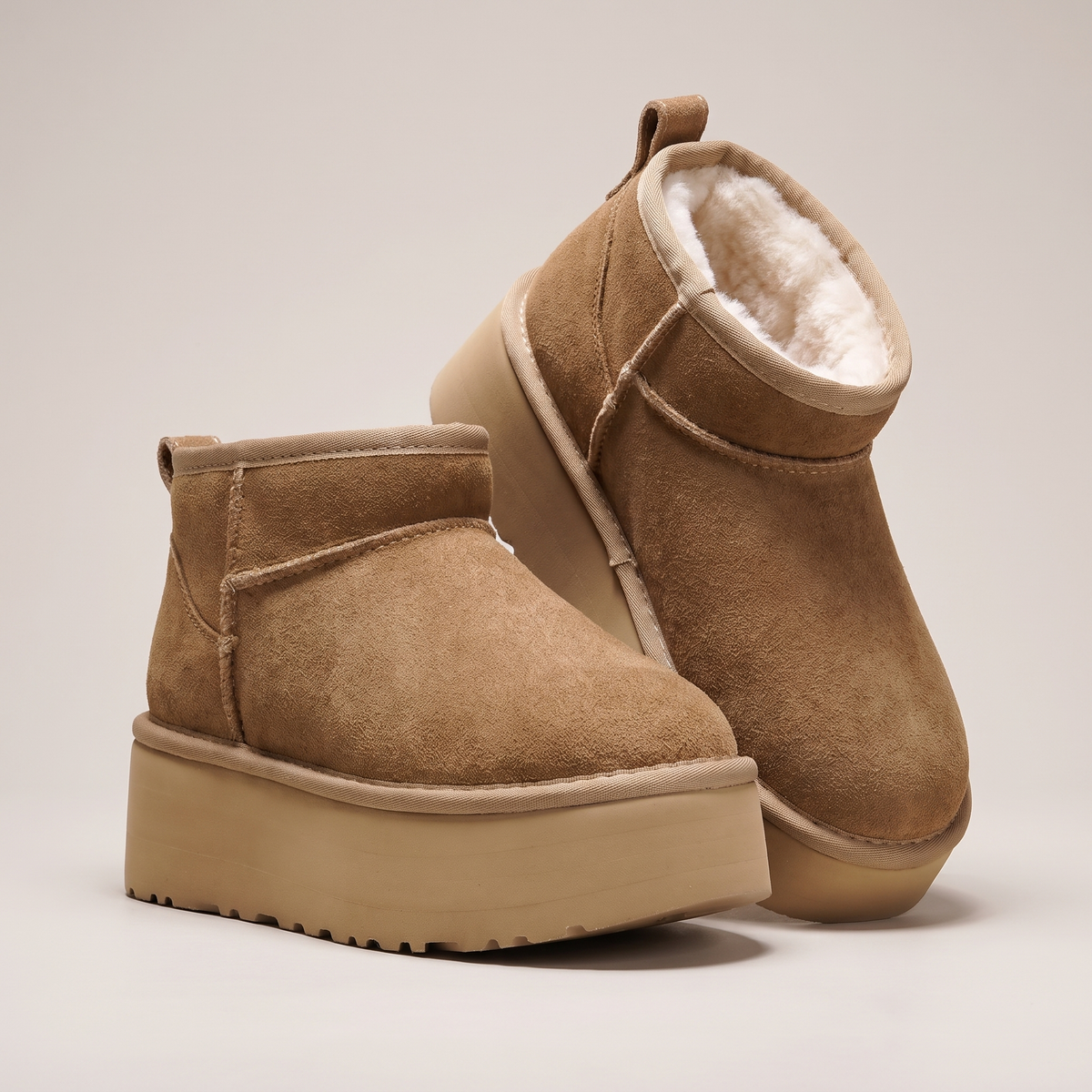 Camel plateau enkellaarsjes voor dames met teddyvoering en lichte zool