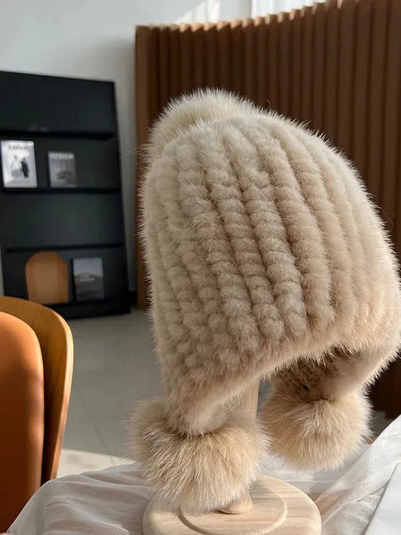 Pluizige oorflapmuts met pompons voor dames in beige