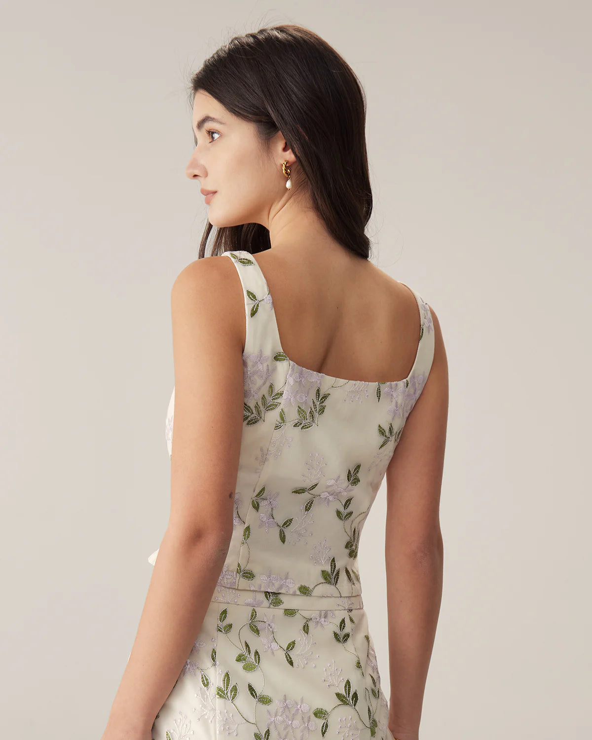 Beige Tanktop met Bloemenprint en Slanke Pasvorm – Vrouwelijk & Veelzijdig – Rinske