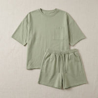 Tweedelige Set met Oversized Top, Borstzakje en Wijde Short – Moeiteloos & Zomers – Rivaline