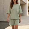 Tweedelige Set met Oversized Top, Borstzakje en Wijde Short – Moeiteloos & Zomers – Rivaline